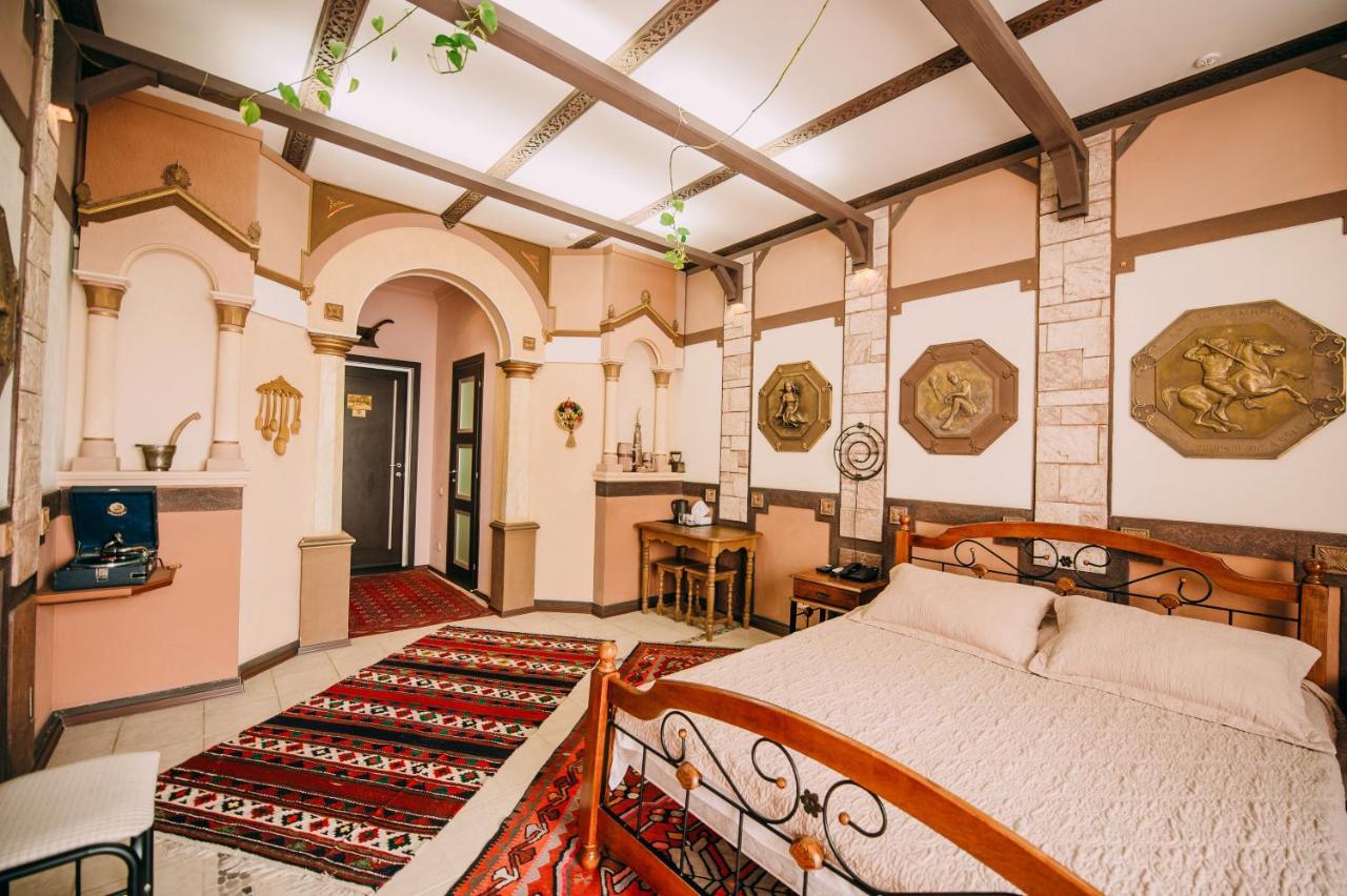 Urartu Hotel Jarkov Exterior foto